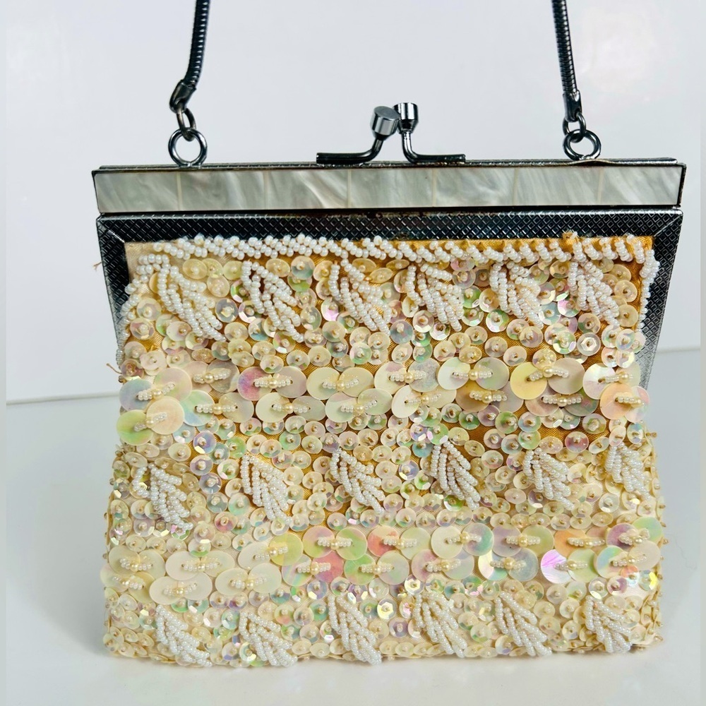 Vintage sequin beaded cream small purse, silver chain handle, iridescent Elegant